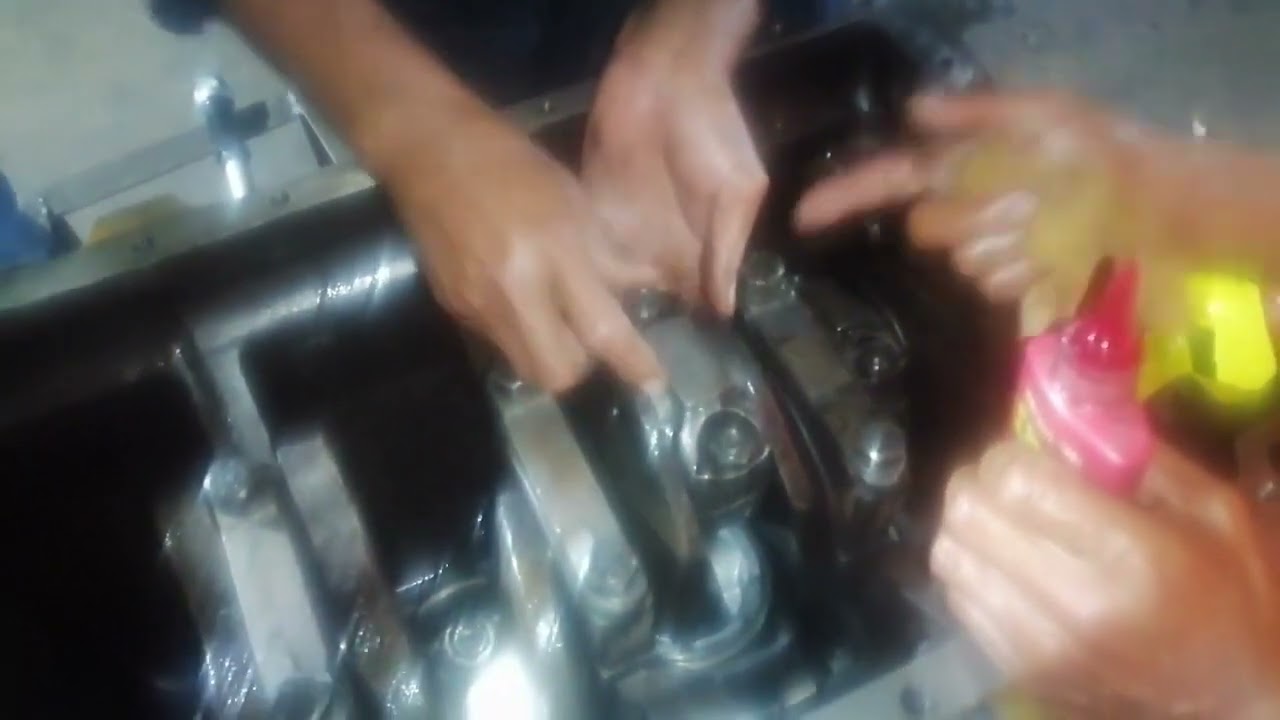 عمرة محرك كاتربلر3  306  الجزء الثانى ربط اذرع التوصيل وكراسى التحميل