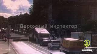 Падение пассажиров в автобусе из-за наезда на барьер. Bus crash (falling passengers) Railway station