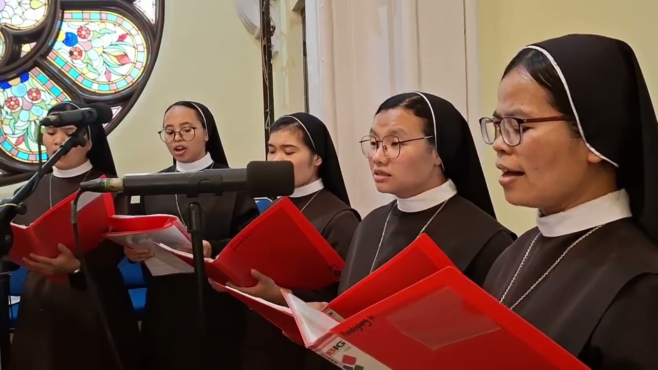 Kyrie_ Gloria : Korman S A T Carmelitas Choir