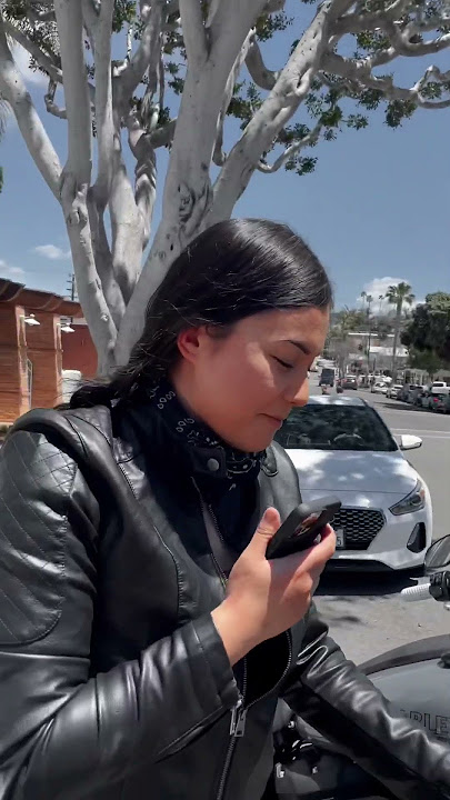 The only person I know to put grips on backwards 😂😂😂 #motovlog #harleydavidson #fxlrs #lowriders