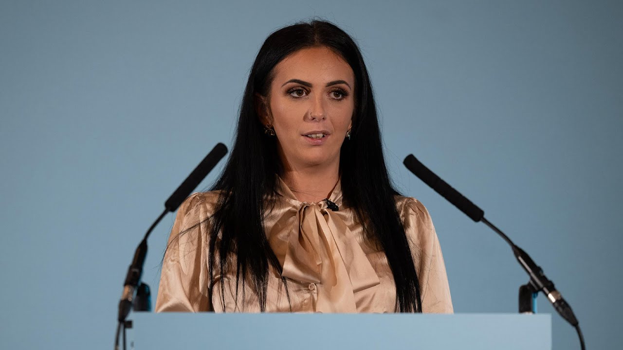 Выжившая Элли Рейнольдс наносит сокрушительный удар по провалившемуся правительственному расследо...