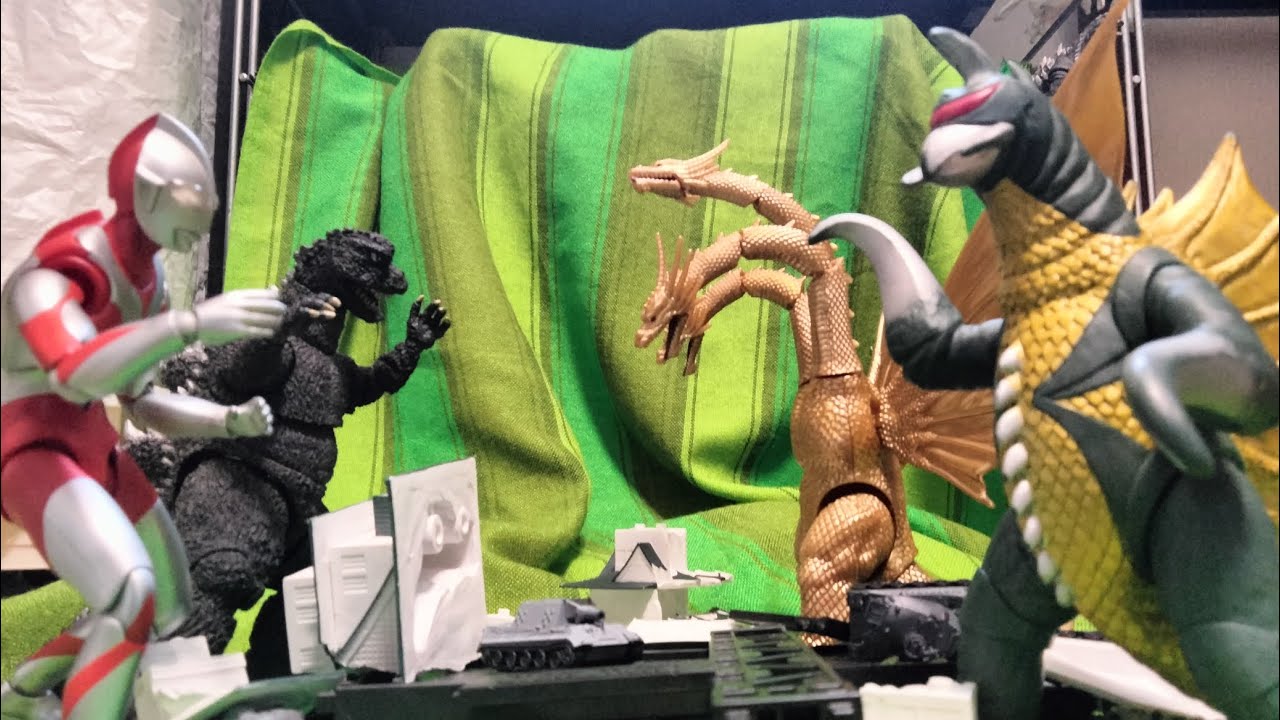 ゴジラ✕ウルトラマン✕ガイガン✕キングギドラ地球最大の決戦