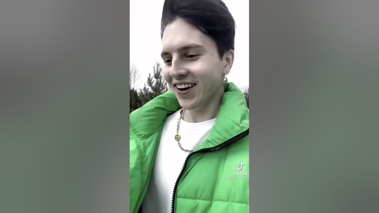 Паша Морис в костюме