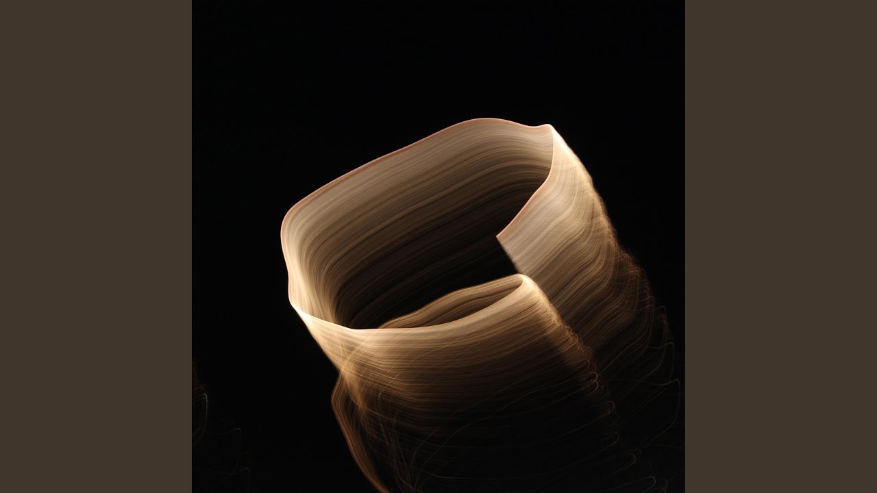 Floating In Outer Space auf YouTube ansehen Floating In Outer Space auf YouTube ansehen