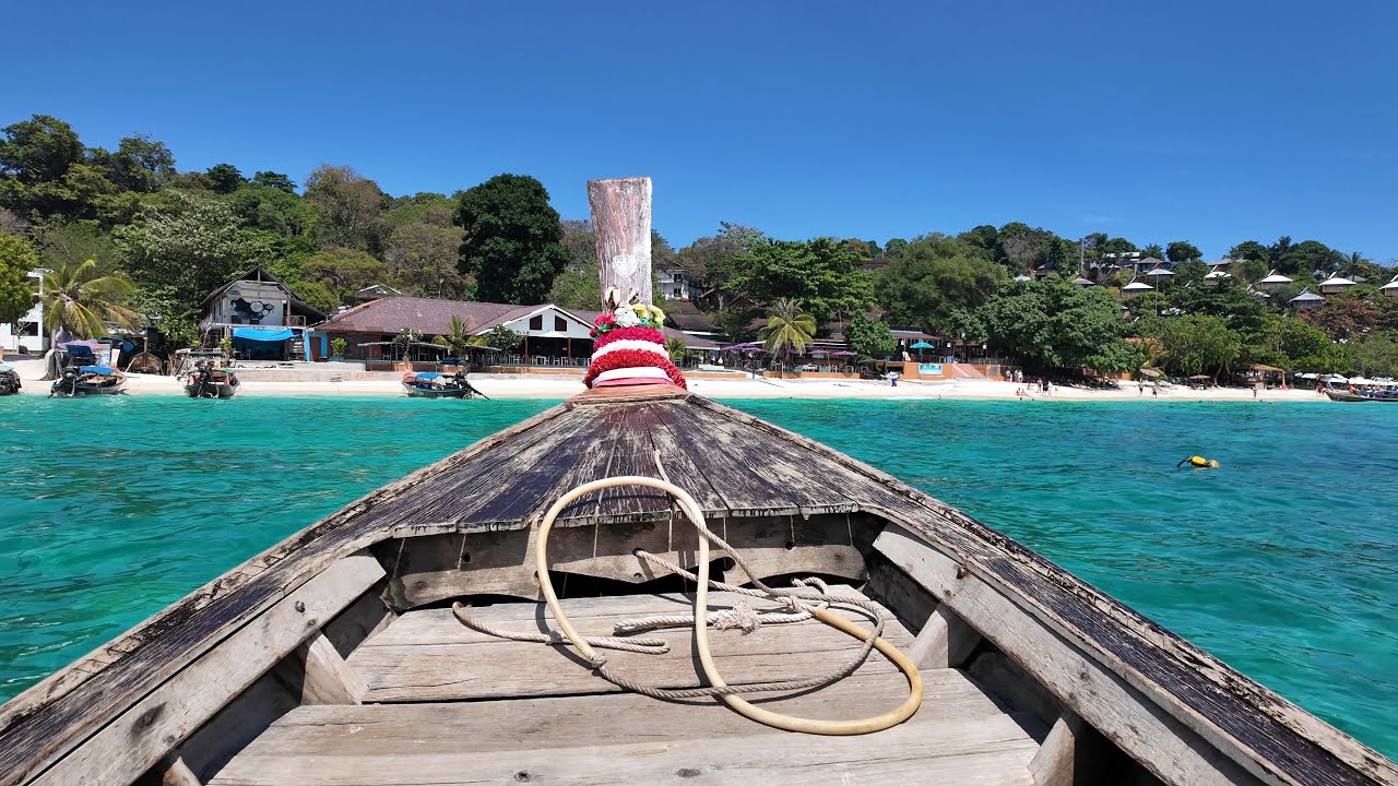 Saabusime Phi Phi saarele.