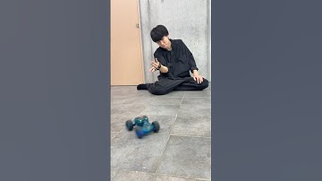 ジェスチャーで操縦するラジコンカーwww