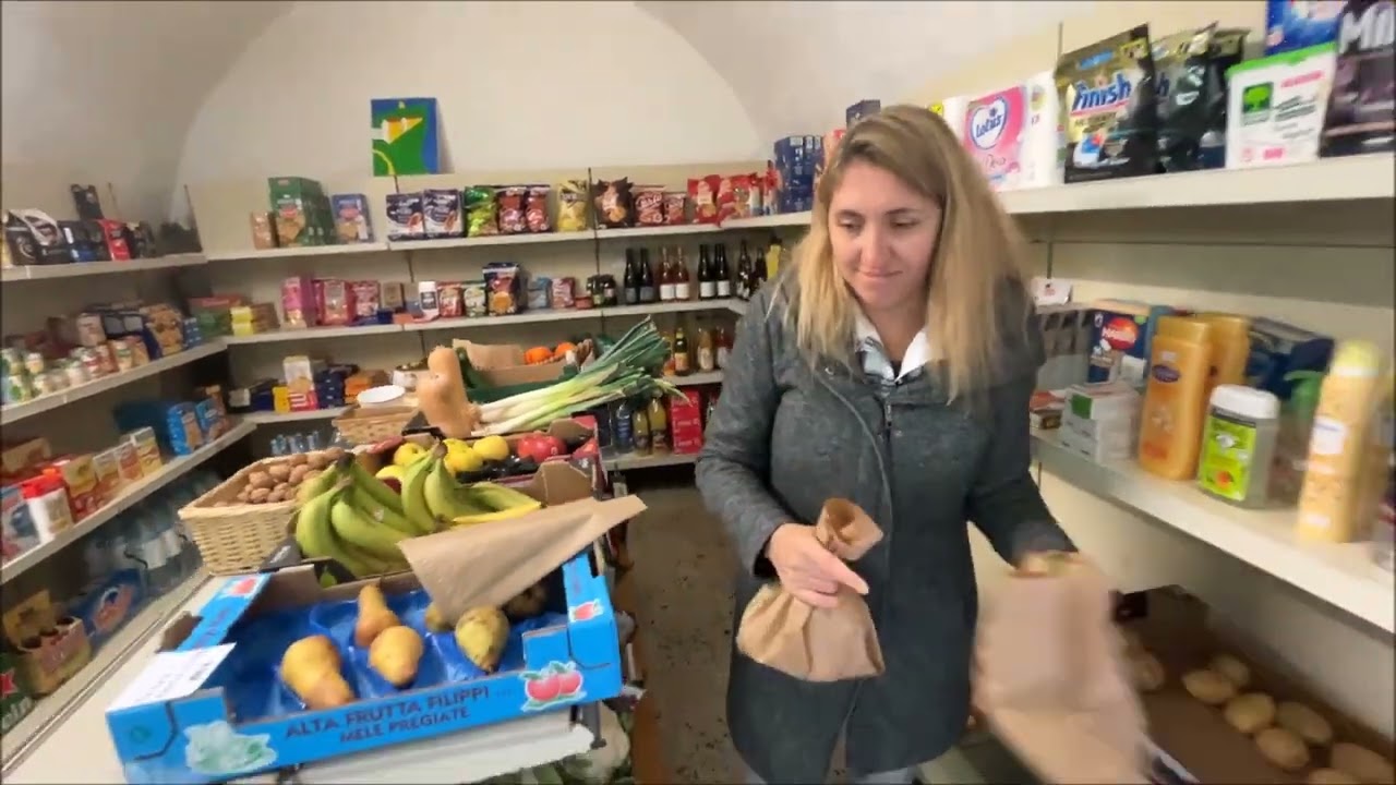 È campà quì in Zilia 5/5 : Julia Perez, commerçante