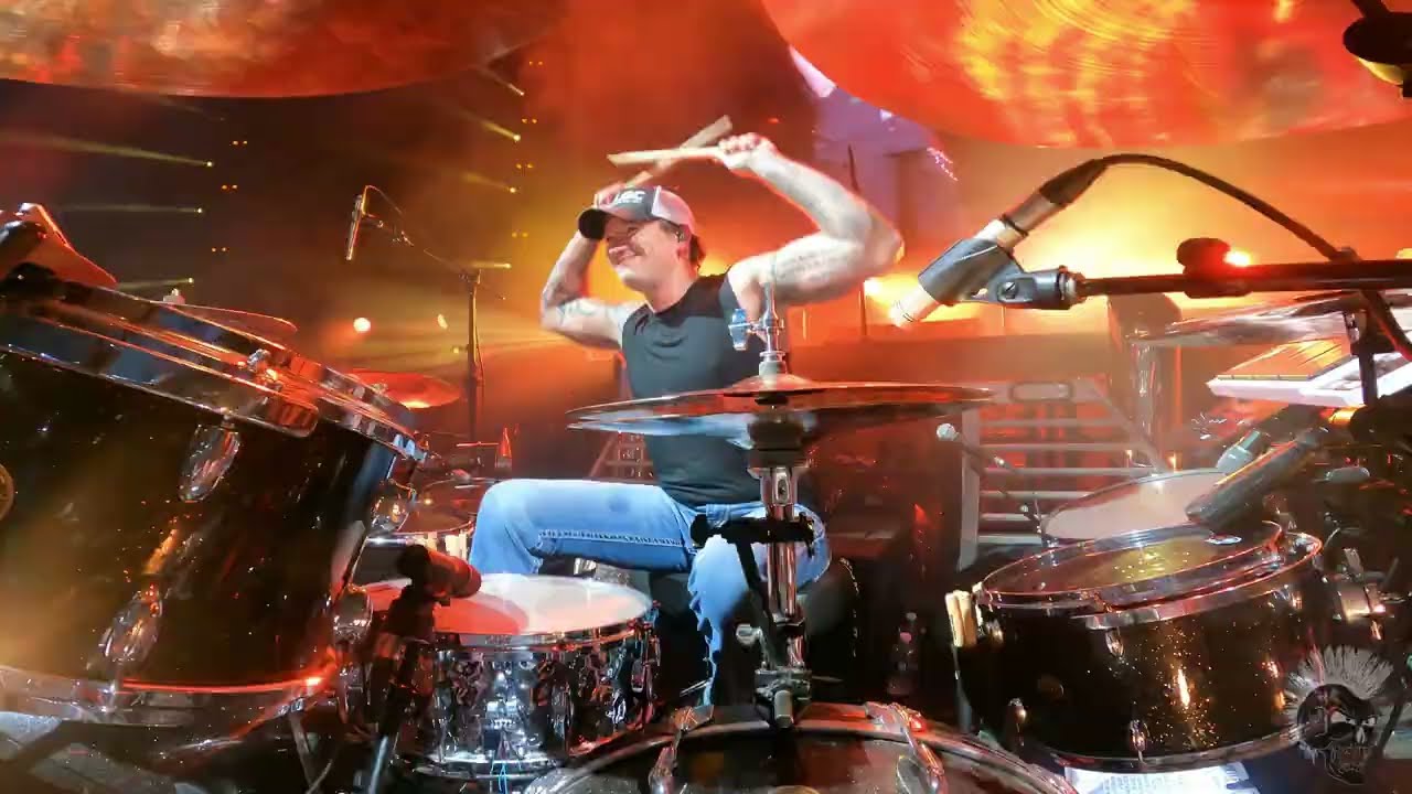 While On Tour With Nickelback this Summer... Country Must Be Country Wide