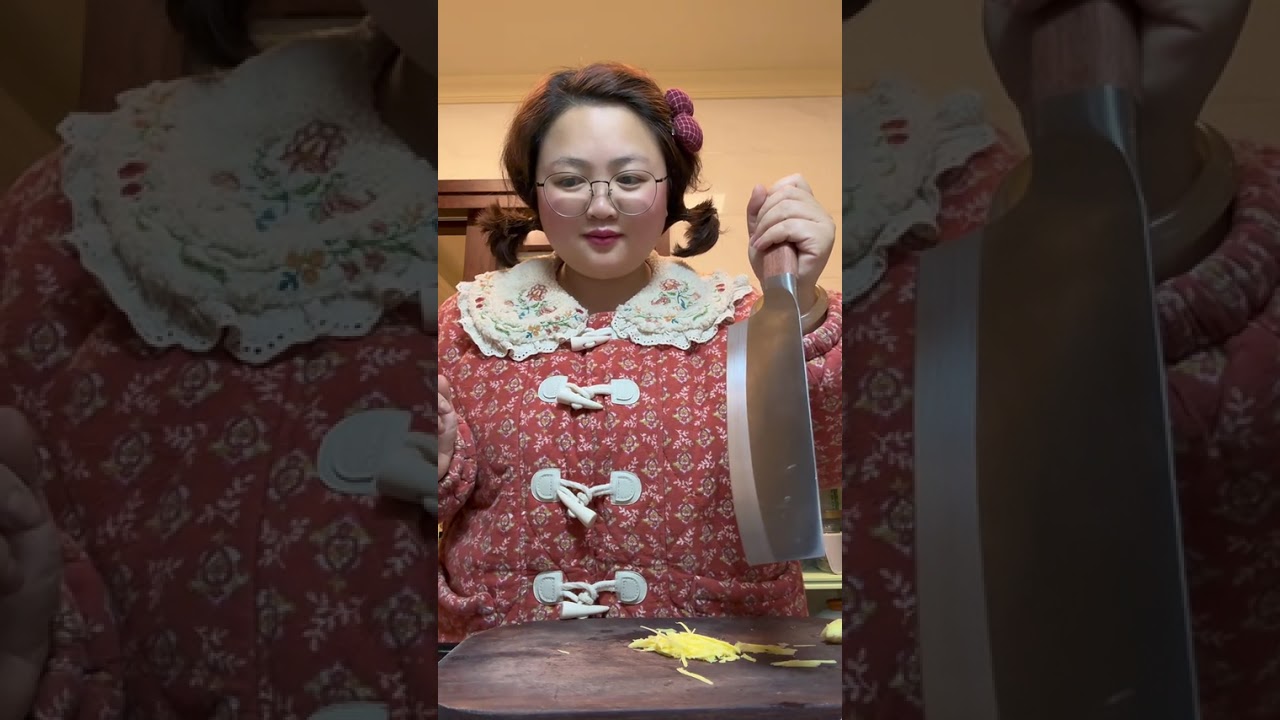 Using the red onion oil we made ourselves we made a fragrant dry-steamed Scallion oil and