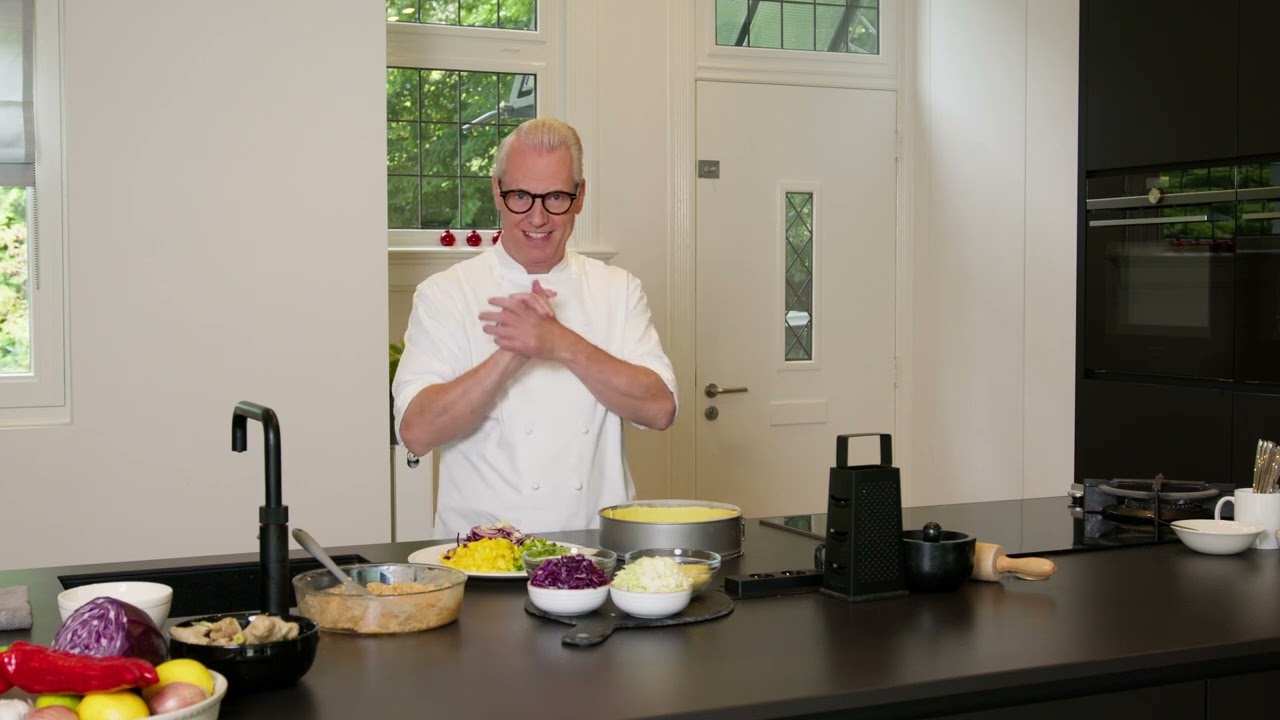 Rudolph van Veen - Kipshoarma-taart met knoflooksaus