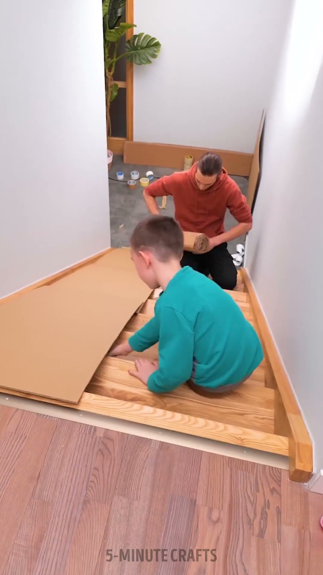 ? DIY CARDBOARD SLIDE – SAFE \u0026 FUN PLAYTIME! ?? #funny #parenthack #diyideas