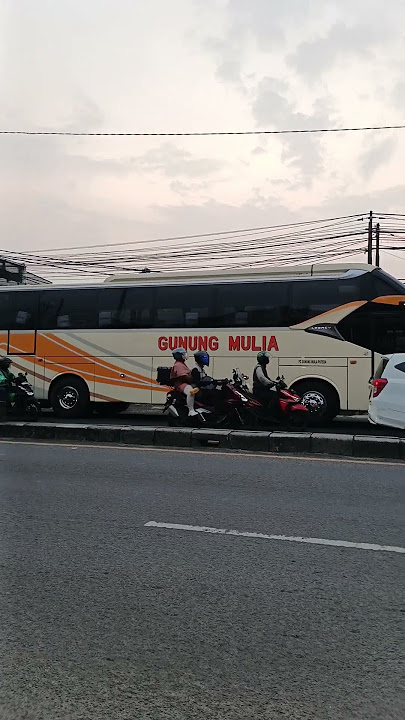 Bus gunung  mulia   siap antarkan anda #busmania  #gunungmulia