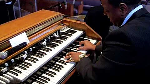 Robert Earl Lofton On The Hammond @ Glad Tidings C...