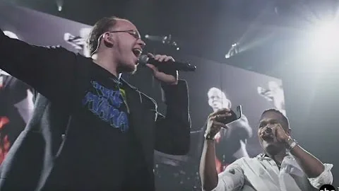 Singing Cashier Takes the Stage with Maxwell