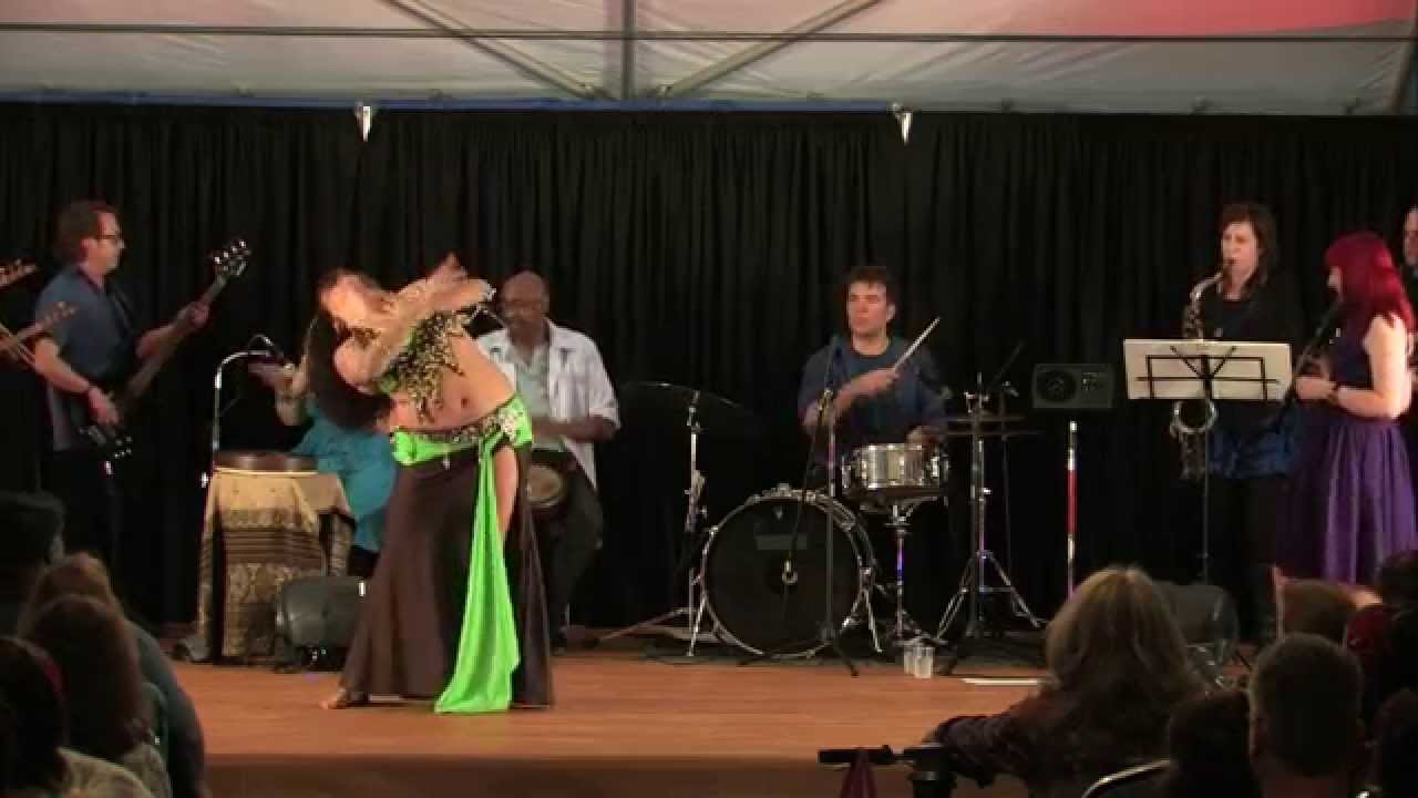 ChudneyRaks Belly Dancing to Zeina played by Ishtar AOTB 2015