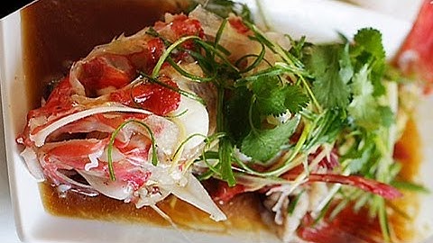 How to Make Chinese Steamed Whole Fish with Ginger and Scallions | 薑蔥蒸魚