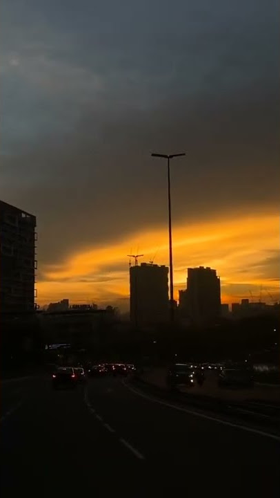 Mentahan video aesthetic sunset di jalan raya free download