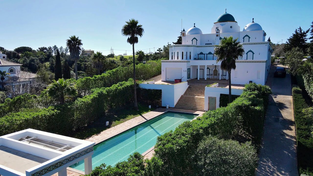 Magnificent Moorish Style Villa a Short Distance to Benagil Beach for sale in Carvoeiro, Algarve