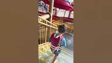 Cute Girls At Great Wolf Lodge WATERPARK Splash Smiles So Much Fun Greatwolflodge Shorts 