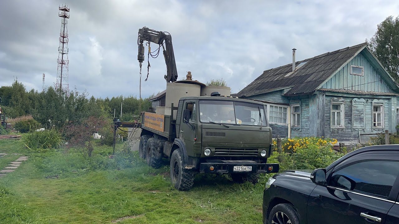 Работаем в Клинском районе Бурение колодца машиной - YouTube