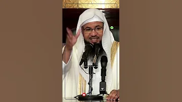 هذا الرجل أسلم علي يد الشيخ الشنقيطي أعرف السبب 