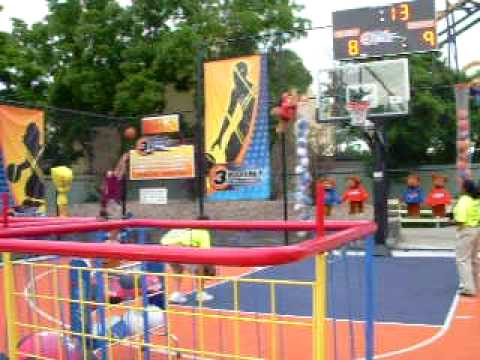 Matt dominates the 3 point Challenge at Six Flags