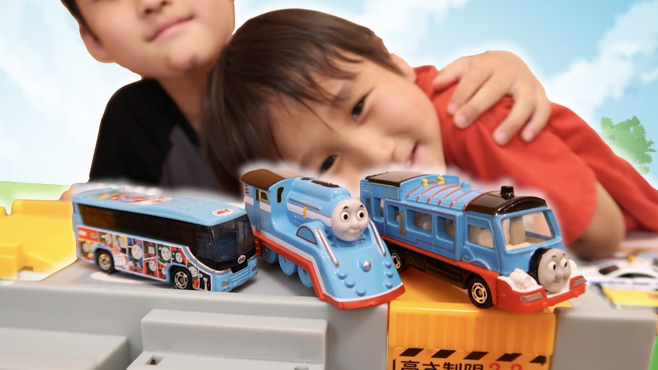 きかんしゃトーマスのトミカ「流線形トーマス」トーマスバス、トーマスランドエクスプレス【かとちゃん】 - YouTube