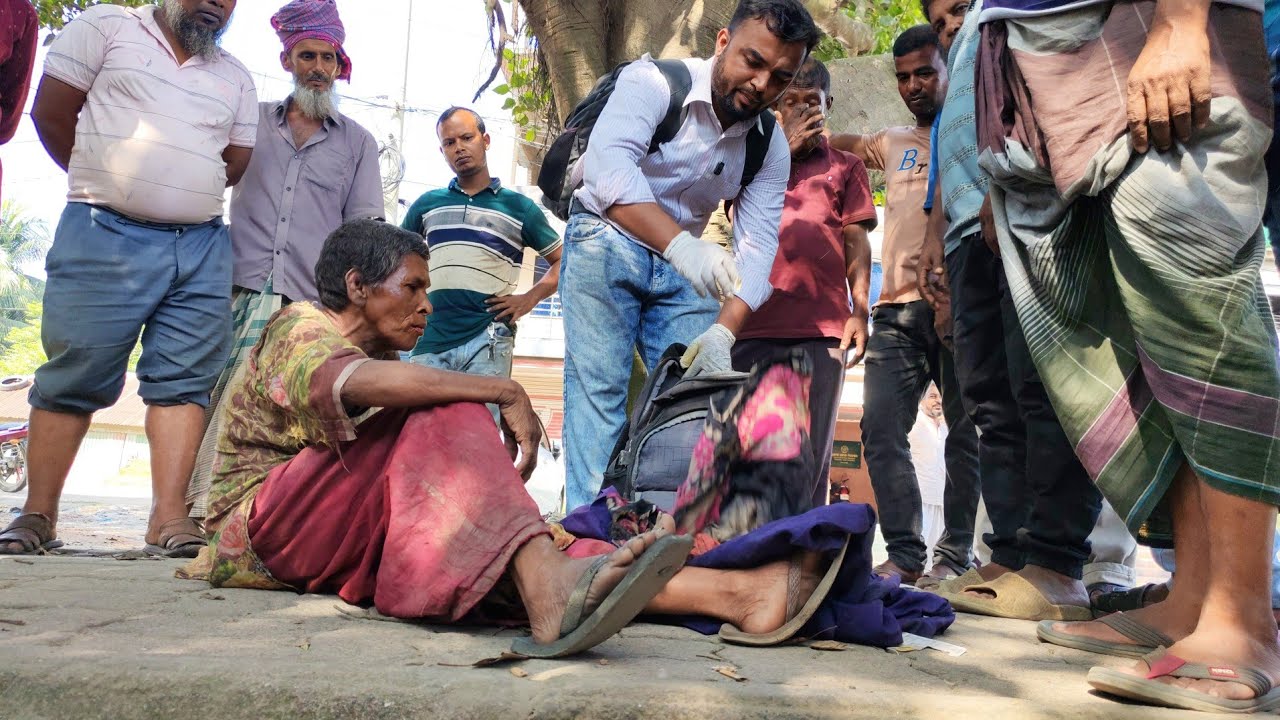 ৯০ বছরের হোমলেস বৃদ্ধা | ছেলেমেয়েরা নাকি ধনী, তবুও কেউ খবর নেয় না 😢
