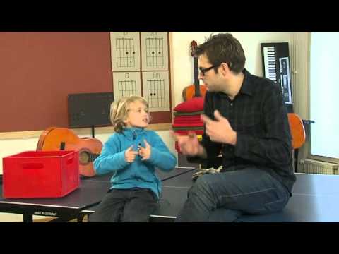Video: Hur Man Avvänjer Ett Barn Från TV: N