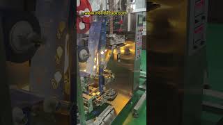Automatic pyramid tea bag packaging machine