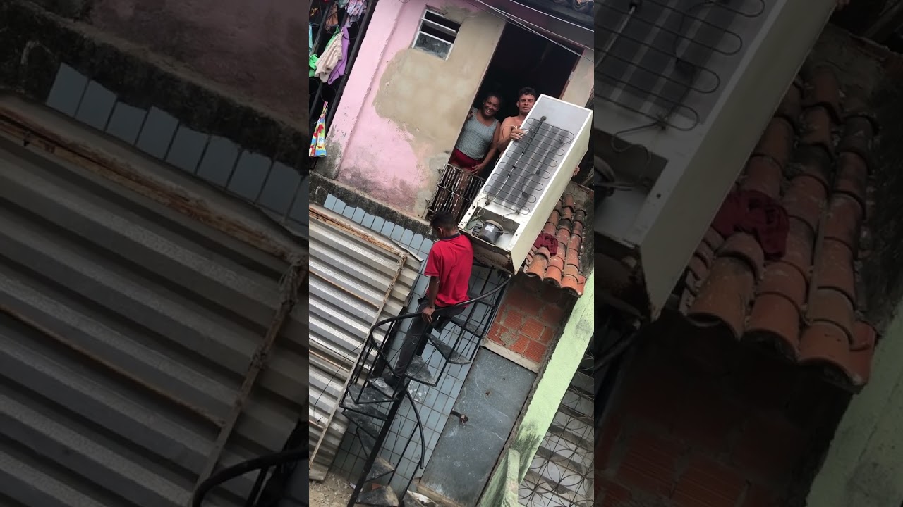 Fridge mishap on narrow stairs in Fortaleza