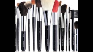 The Best Eyeshadow Brushes for Beginners
The Three Best Eyeshadow Brushes for Beginners
BLOG - http://www.sharonthemakeupartist.com
Facebook - http://www.facebook.com/pages/Sharon-The-Makeup-Artist/362638060431242
Twitter - https://twitter.com/#!/Sharonsmakeup
Brushes Shown
MAC 217
MAC 239
MAC 266
Sigmas Website **DISCLAIMER**
I use affiliate links - not every link is an affiliate link but some are. That means I earn a small commission if you click through and purchase the product. I can find an affiliate link for just about any product on the market so trust me, there is no bias for me to recommend one product over another based on my potential to earn a commission. I source the links for your convenience, and it takes a long time, but feel free to not use them if that makes you feel uncomfortable.
Sharon xx The Best Eyeshadow Brushes for Beginners