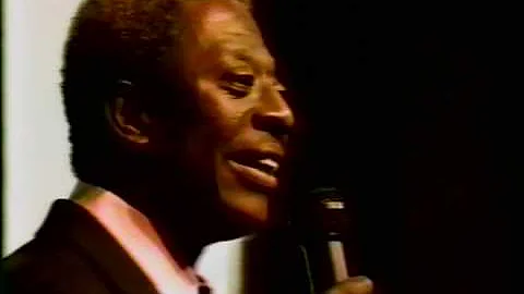 Earl Carroll Sings "That's What Friends Are For"