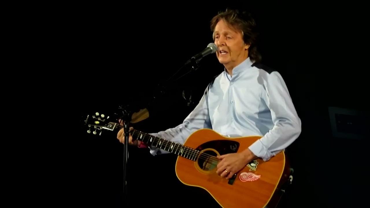 Yesterday маккартни. Paul mccartney yesterday. Paul mccartney yesterday. 1965 — первое исполнение песни пола маккартни «yesterday». Пол маккартни yesterday.