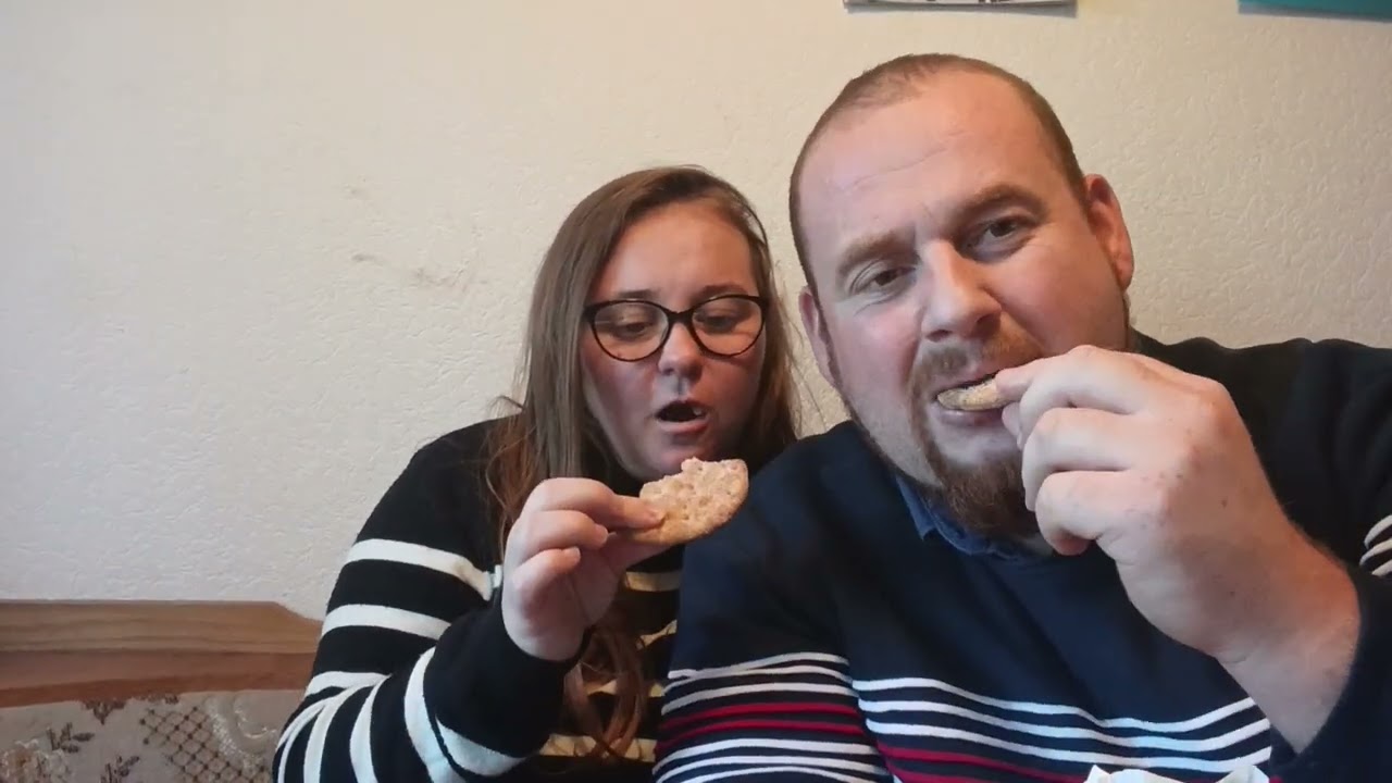 #Gustăm gustări sărate din diferite țări #mukbang #asmr #gavrilflorea #viral #fouryou #funny 