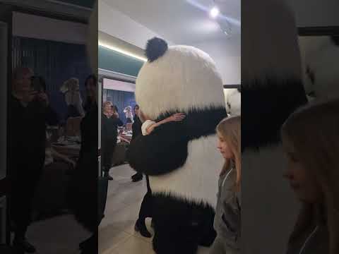 Закажите эффектную надувную Панду для экспресс-поздравления от агентства 'Аниматор Киев ин юа'!