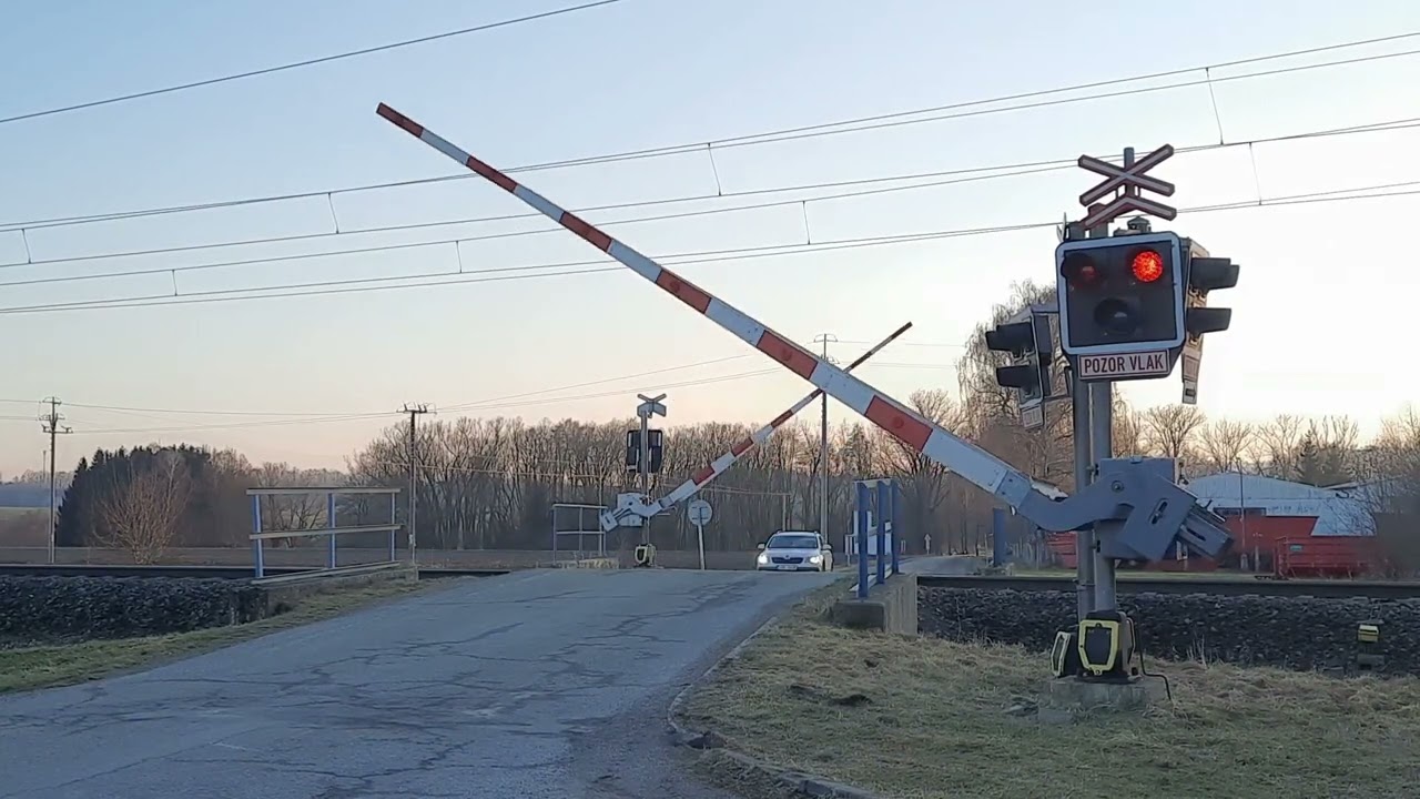 Železniční přejezd Luková, Žichlínek | Czech railroad crossing