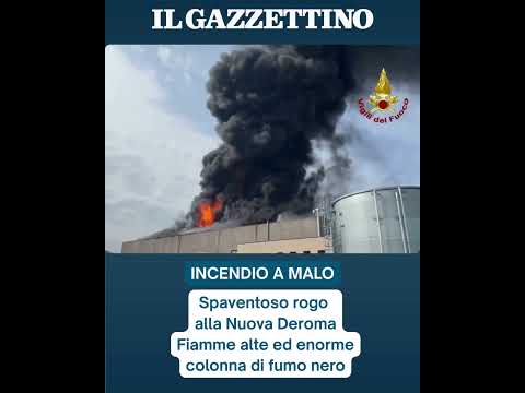 Video Incendio divora il capannone Deroma, le operazioni di spegnimento