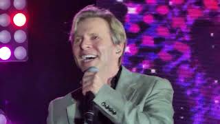 Johnny Hates Jazz "Shattered Dreams" live - Mar 10 2022 on the 80's Cruise. chords