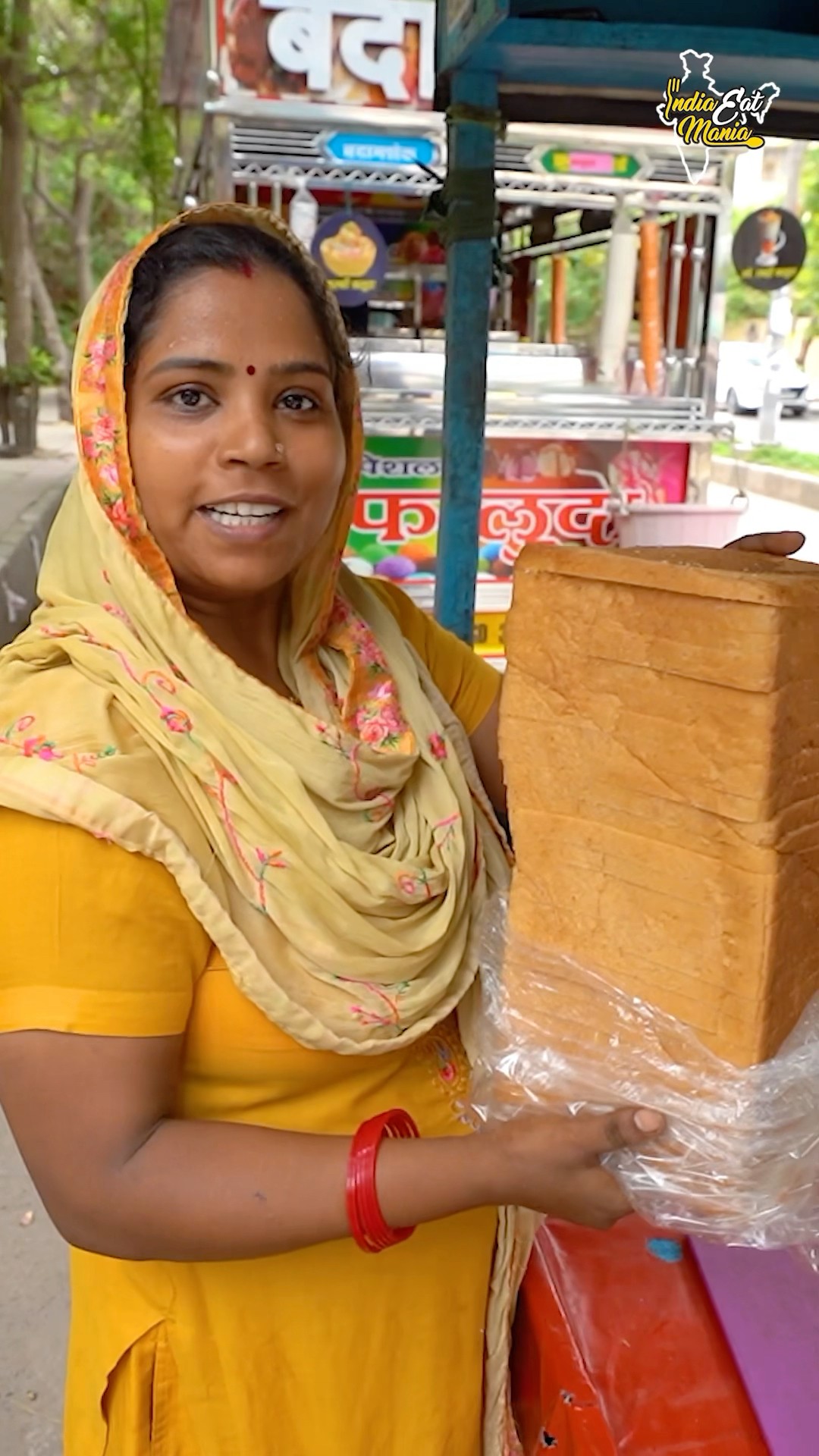 Aunty Selling Biggest Bahubali Sandwich In Delhi Rs. 70/- Only #delhifood #shorts