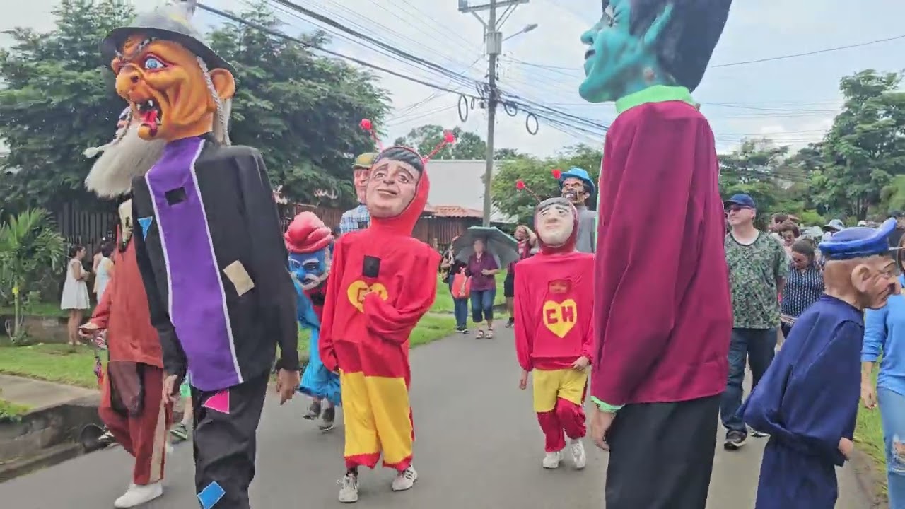 Mascarada El Guti junto a Cimarrona Los Atenienses en Festejos Parronales Los Ángeles 2024.