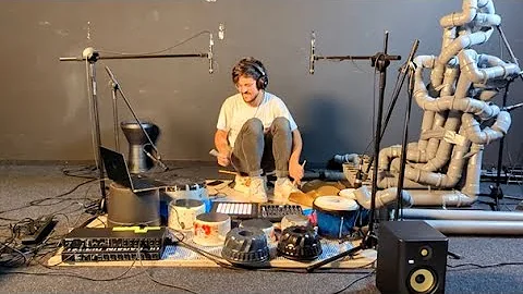After Cooking: Techno meets garbage drummer