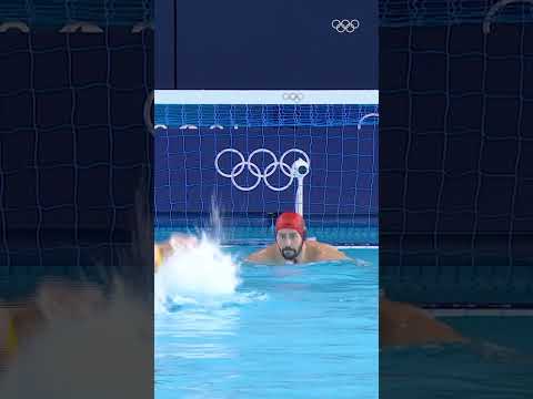 Water polo goalies will do anything and everything to make a save! 🤽#AQUASingapore2025