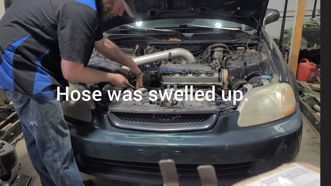 Honda Civic upper radiator hose replacement. - YouTube