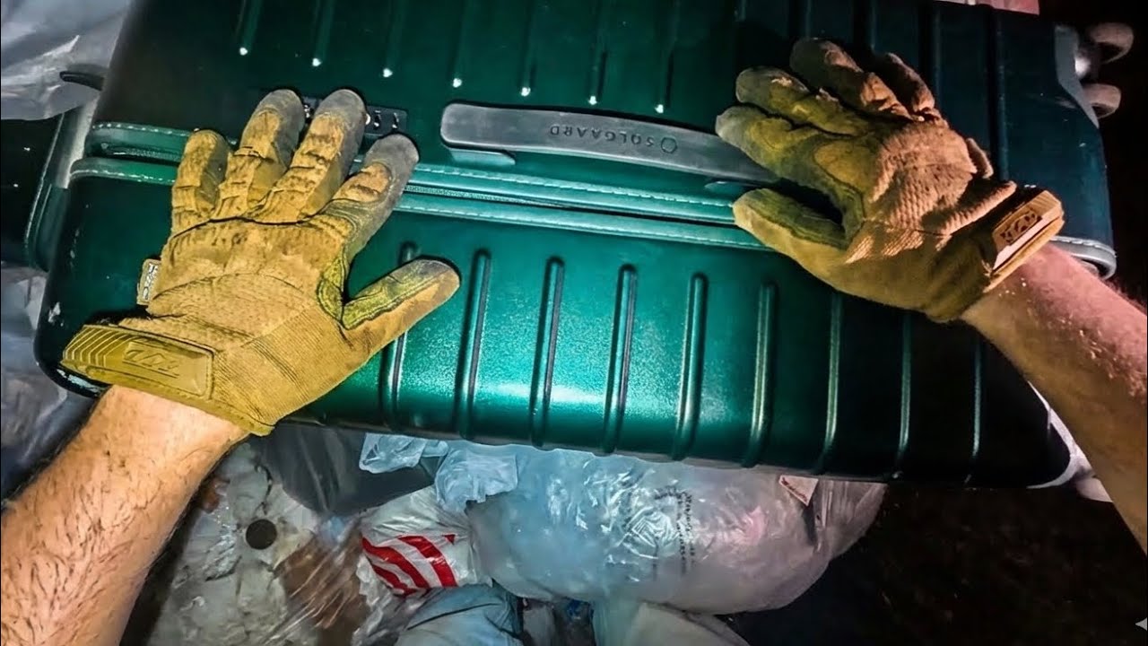 Поиск сокровищ в мусорных контейнерах: что внутри этого чемодана…