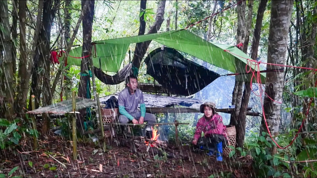 นอนป่ากับมั่ว2คน ฝนตกทั้งคืนน้ำไหลเข้าที่นอน ต้องตื่นมาแก้ไขที่หลายรอบมาก [วรวิช]