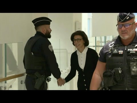 IMAGES I Rachida Dati et ses avocats arrivent au dernier jour de procès pour corruption