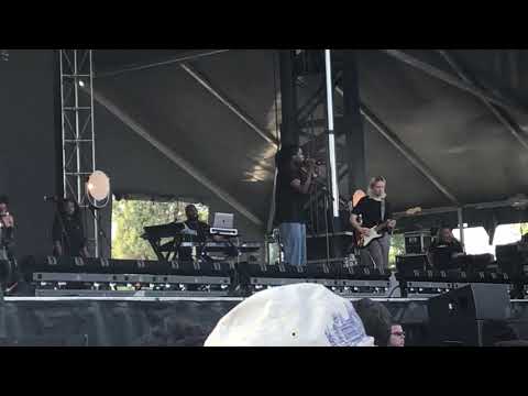 Daniel Caesar performs Get You at Grandoozy