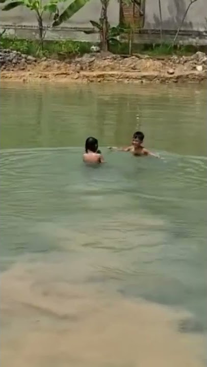 Mandi bareng Rocky 😂
