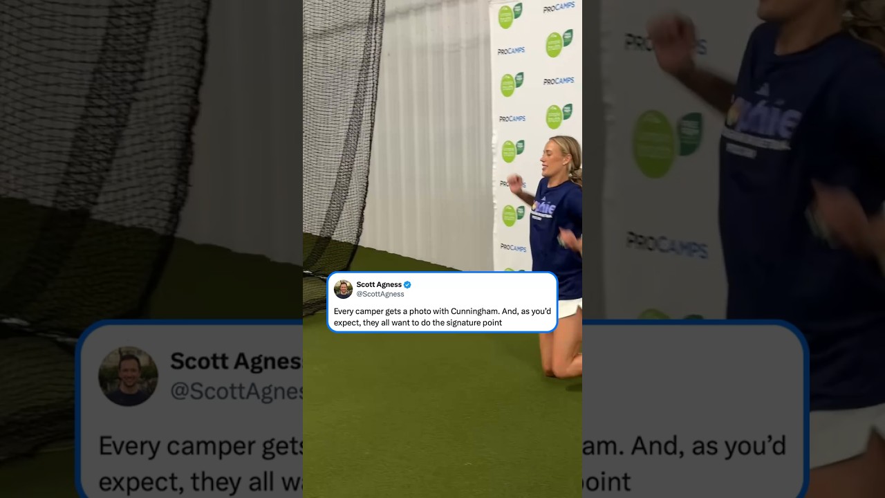 Everyone wants to do the point with Sophie Cunningham 🫵🤣  (via ScottAgness/X)